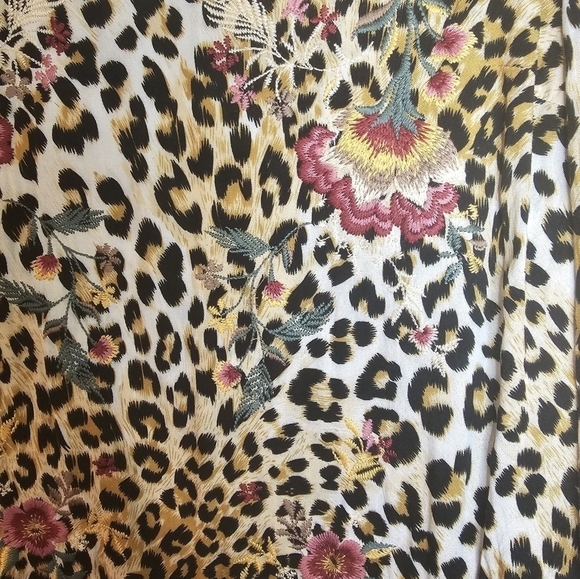 SAVANNA Jane Embroidered Floral and leopard print long sleeve top Size S… - Picture 6 of 8